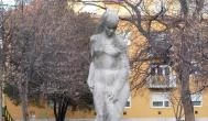 Nőalak Eger - Külső kép