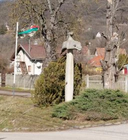 Nyilazó lovas szobor