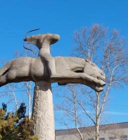 Nyilazó lovas szobor