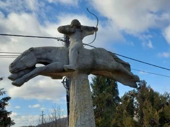 Nyilazó lovas szobor Verőce