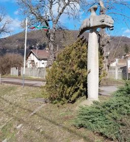 Nyilazó lovas szobor