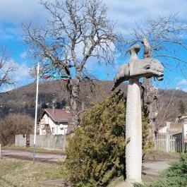 Nyilazó lovas szobor, Verőce - Külső kép