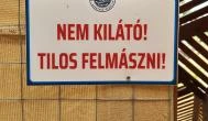Ölelő ember Rakamaz - Külső kép