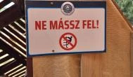Ölelő ember Rakamaz - Külső kép