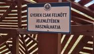 Ölelő ember Rakamaz - Külső kép