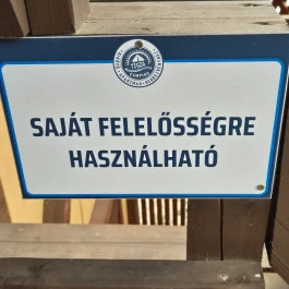 Ölelő ember Rakamaz - Külső kép