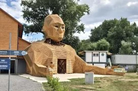 Ölelő ember Rakamaz
