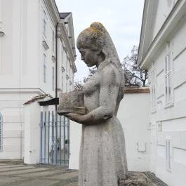 Olvasó lány Körmend - Egyéb