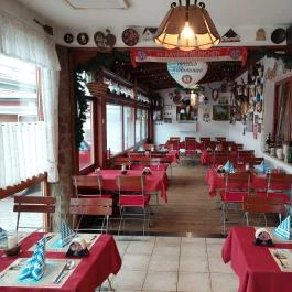 Öreg Favágó Kocsmája Tarján - Belső