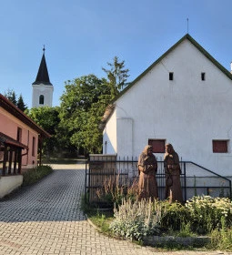 Öregasszonyok Bibliával