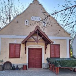 Öreghegyi Pincesor, Bakonygyirót - Külső kép