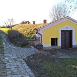 Öreghegyi Pincesor, Bakonygyirót - Külső kép