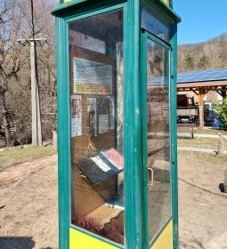 Örkény István emlék-telefonfülke