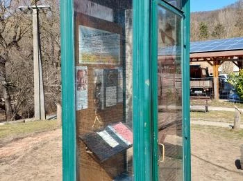 Örkény István emlék-telefonfülke Remeteszőlős