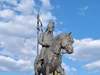 Örkény vitéz szobra Örkény