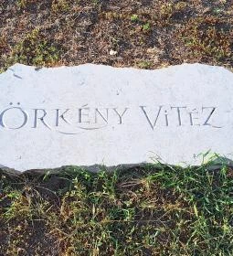 Örkény vitéz szobra