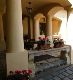 Oroszlános Borhotel & Étterem