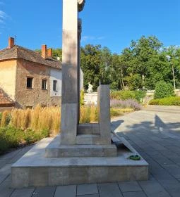 Országzászló-emlékmű