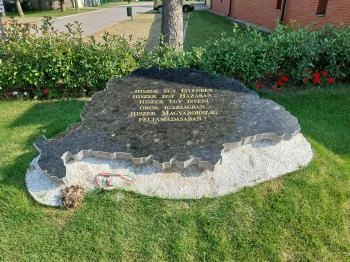 Összetartozás és a magyar feltámadás emlékműve Mezőkövesd