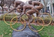 Ötkarikás szobor Békéscsaba