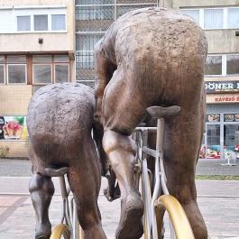 Ötkarikás szobor Békéscsaba - Egyéb