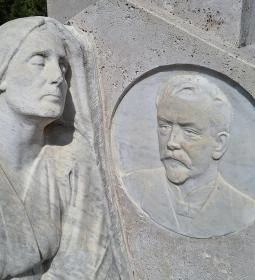 Ottava család emlékműve