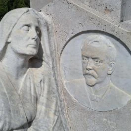 Ottava család emlékműve Révfülöp - Egyéb