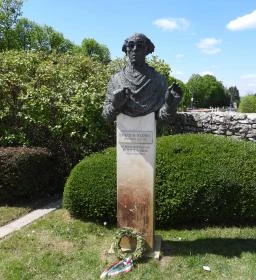 Öveges József mellszobra