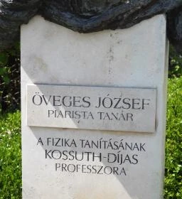 Öveges József mellszobra