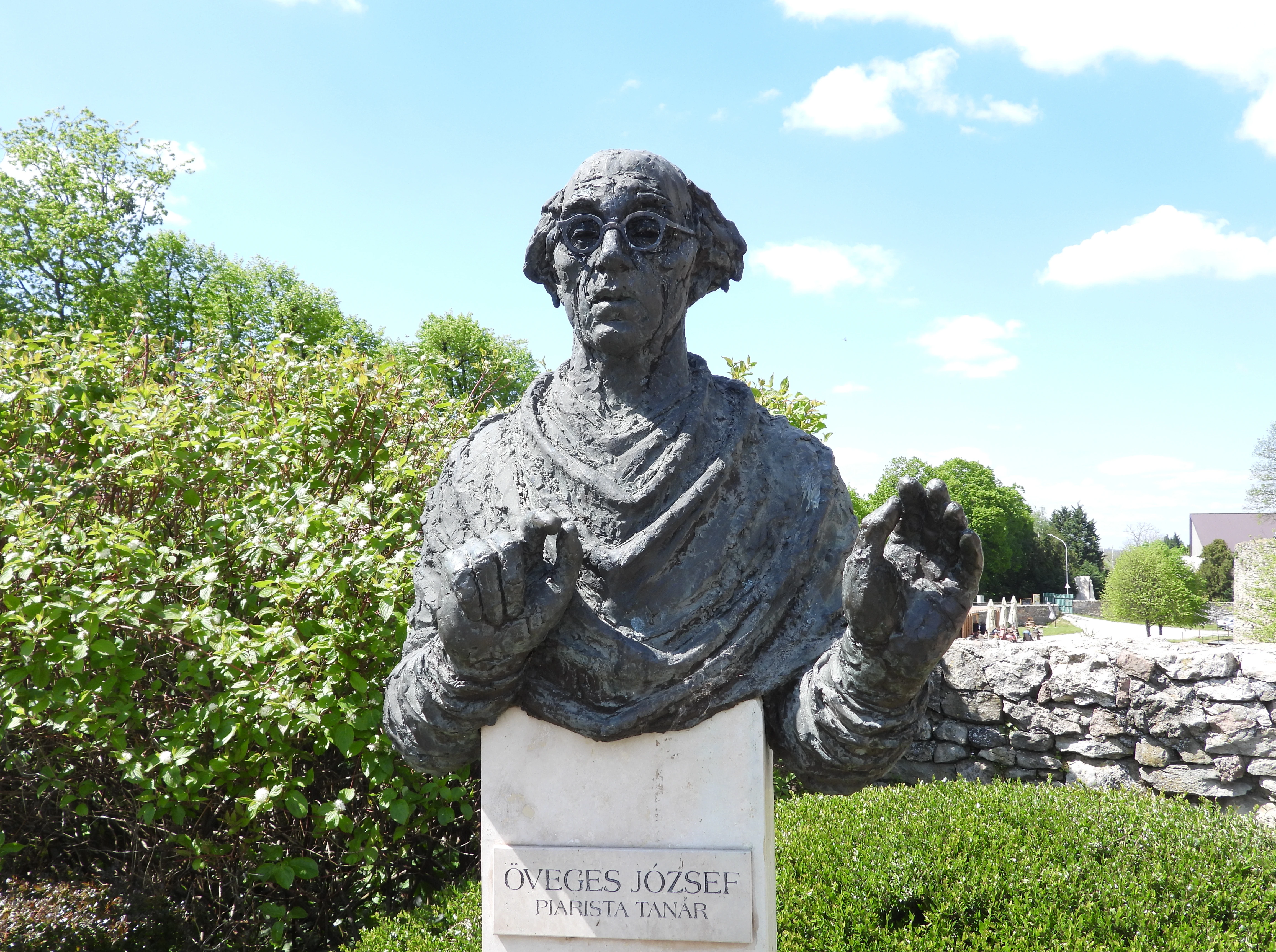 Öveges József mellszobra