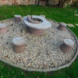 Pacsirta Apartman Gyula - Medence/kert