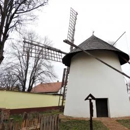 Pajkos-Szabó féle szélmalom Kiskunfélegyháza - Külső kép