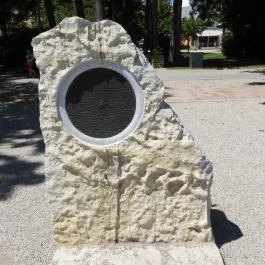 A Pajtás hajó áldozatainak emlékműve Balatonfüred - Külső kép