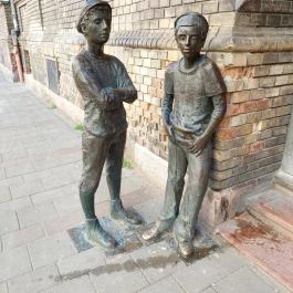 Pál utcai fiúk szobra Budapest - Külső kép