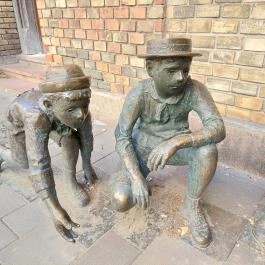 Pál utcai fiúk szobra Budapest - Külső kép
