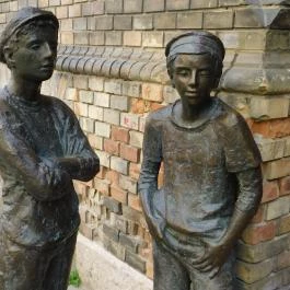 Pál utcai fiúk szobra Budapest - Külső kép