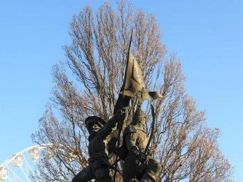 Pálffy Miklós & Schwarzenberg Adolf szobra Győr