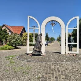 Pallavicini-Pálinkás és Mindszenty emlékmű Rétság - Külső kép
