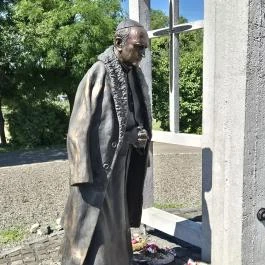 Pallavicini-Pálinkás és Mindszenty emlékmű Rétság - Külső kép