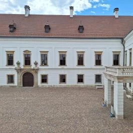 Esterházy-kastély Pápa - Külső kép