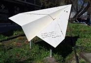 Papírrepülő szobor Budapest