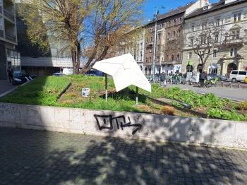 Papírrepülő szobor Budapest