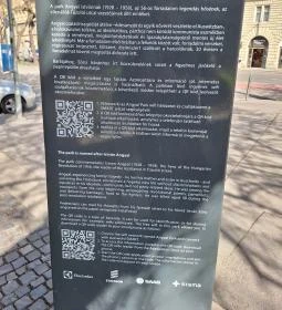 Papírrepülő szobor