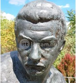 Papp László szobor