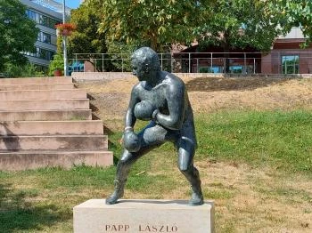 Papp László szobor Budapest