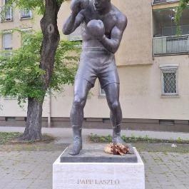 Papp László szobor - Papp László tér Budapest - Külső kép