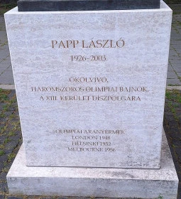 Papp László szobor - Papp László tér
