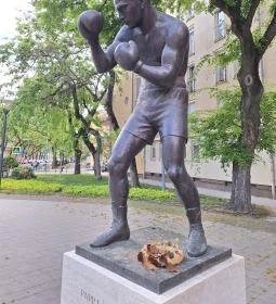 Papp László szobor - Papp László tér