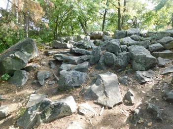 Papsapka-kövek Gyulakeszi