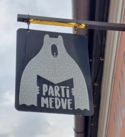 Parti Medve kávézó